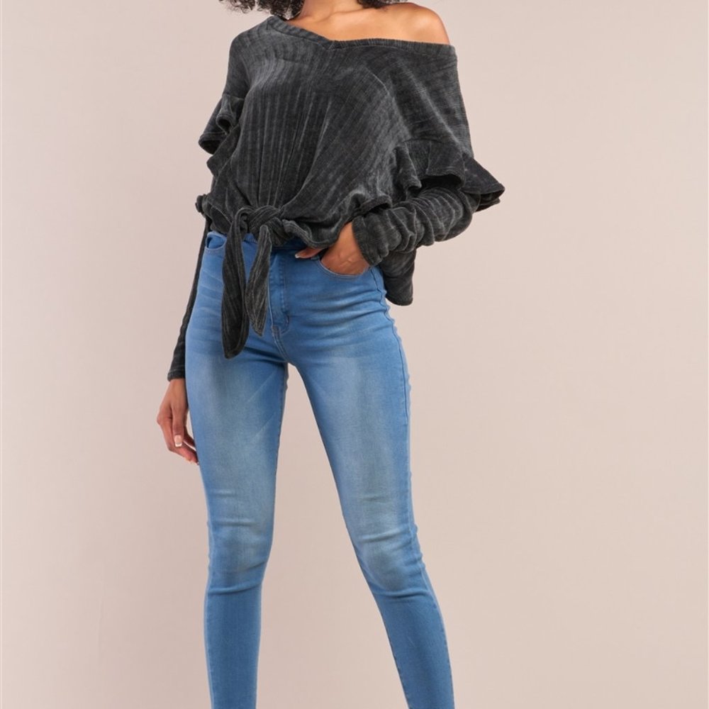 CHARCOAL RIBBED PLUSH V-NECK RUFFLE SWEATER